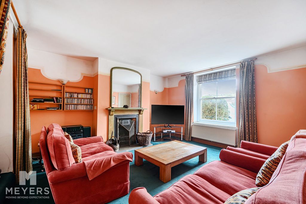 Property photo 3 of 22