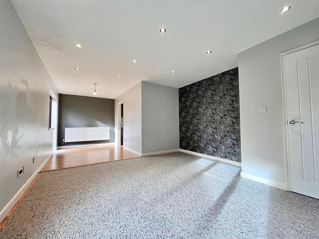 Property photo 3 of 18 Lounge/Dining Room