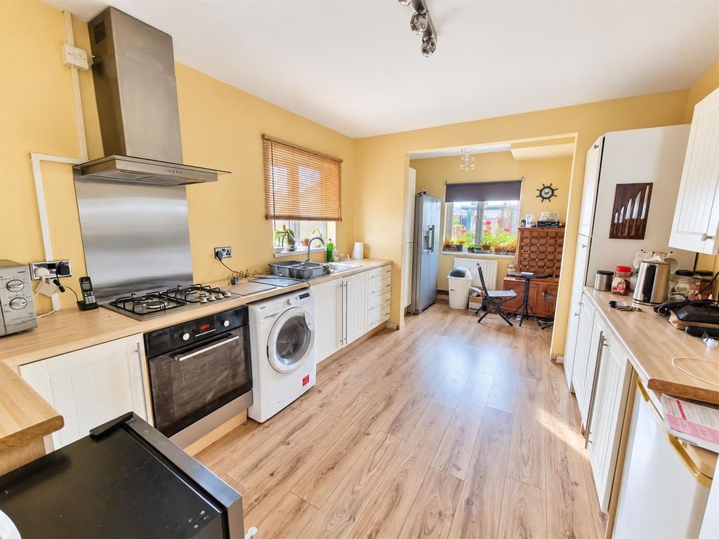 Property photo 2 of 15 Kitchen/Diner