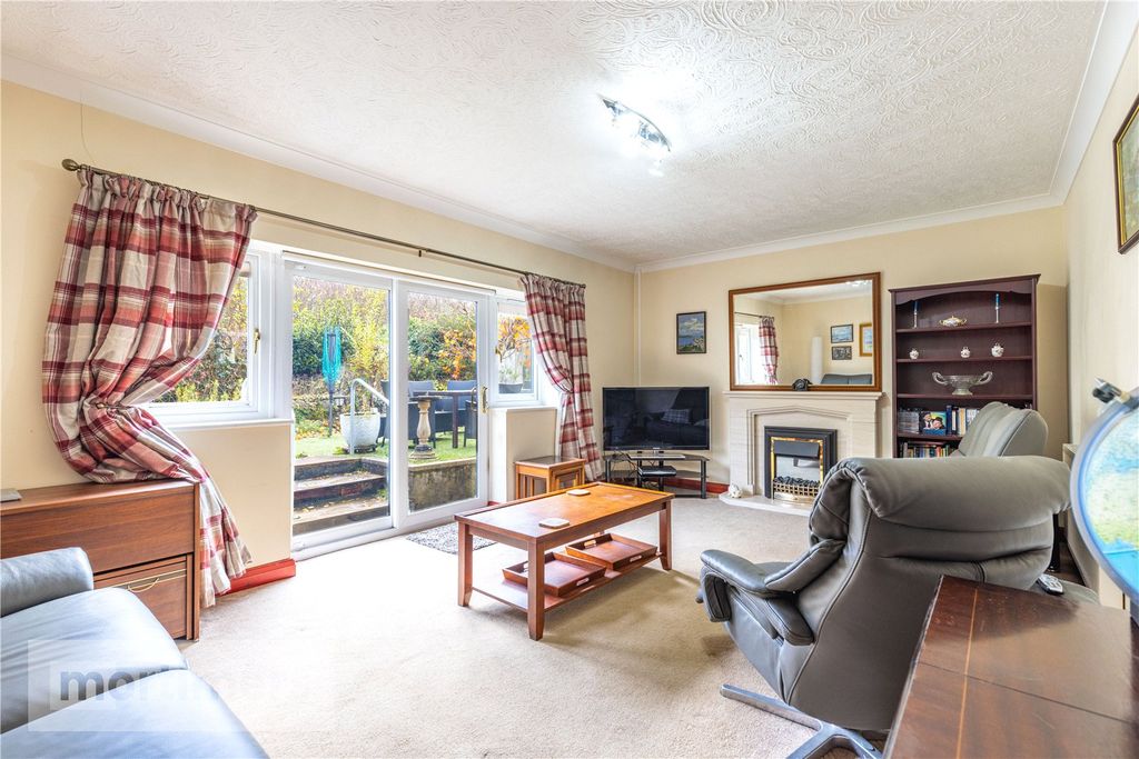 Property photo 2 of 21 Living Room