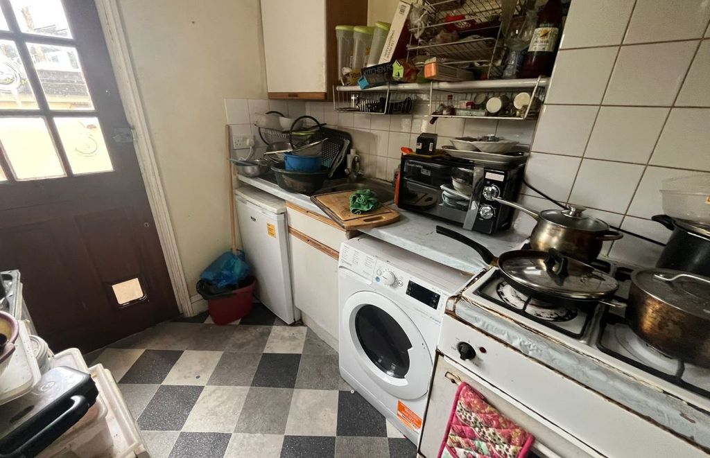 Property photo 3 of 6