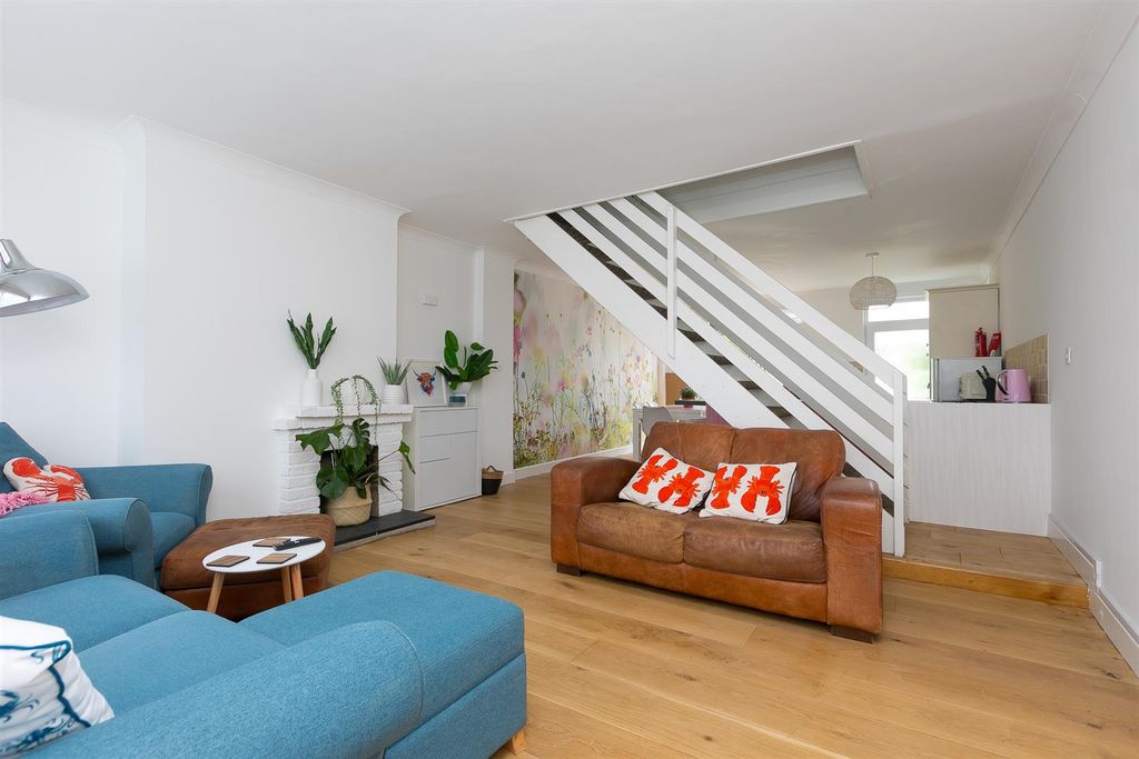 Property photo 3 of 16 3 Lounge 2.Jpg