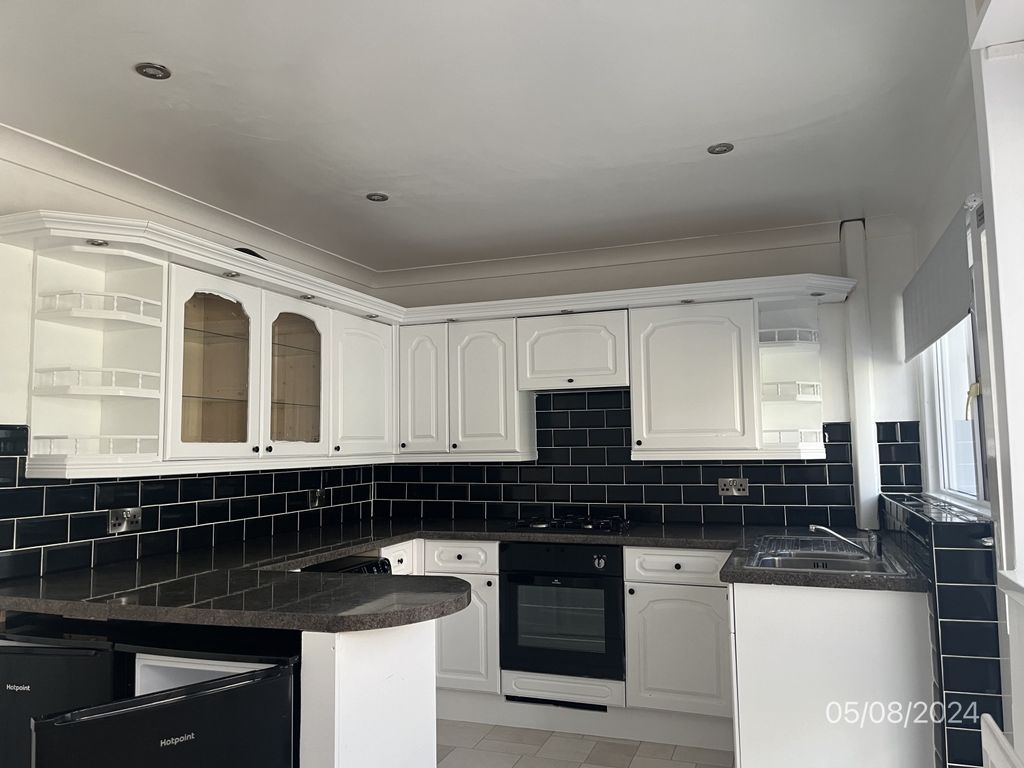 Property photo 3 of 11 24 Clavering Road 05.08 (7)