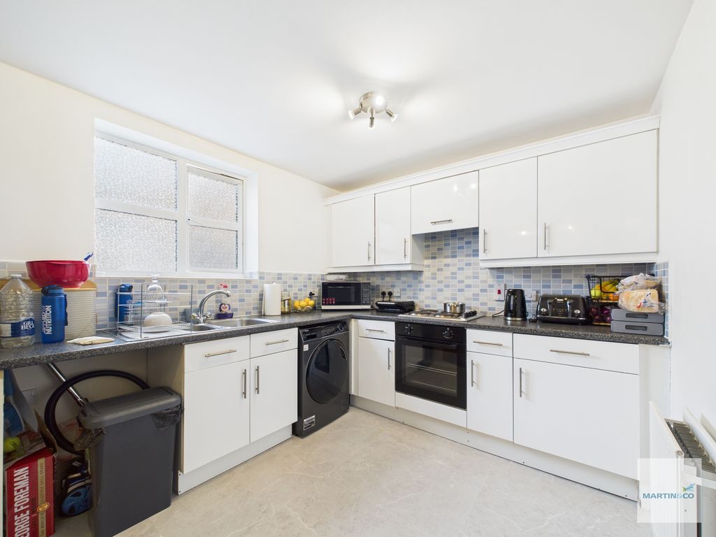 Property photo 2 of 11 Cam03394G0-Pr0382-Still003