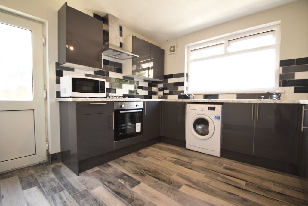 Property photo 3 of 14 Photo 5