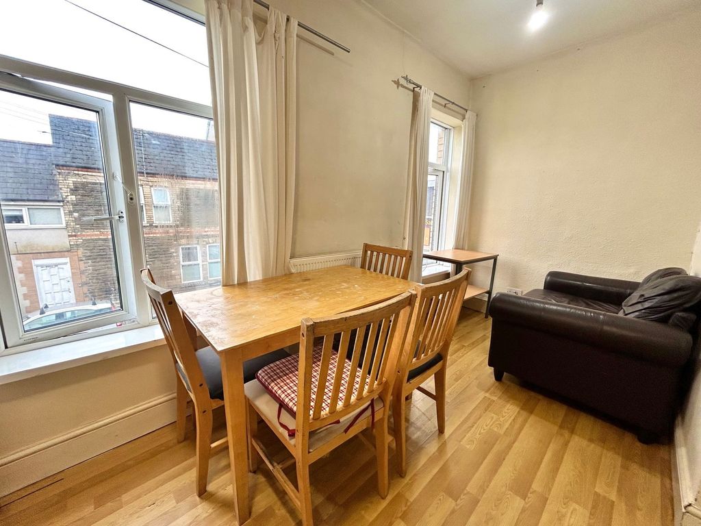 Property photo 3 of 7