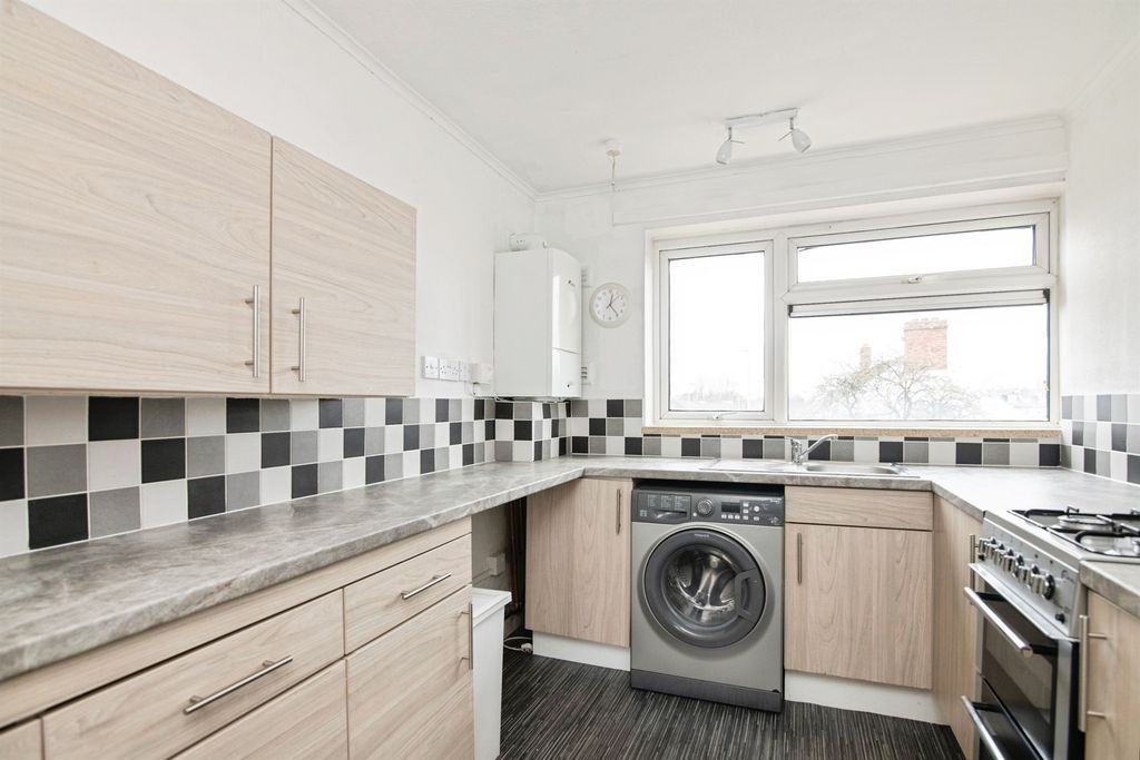 Property photo 3 of 17