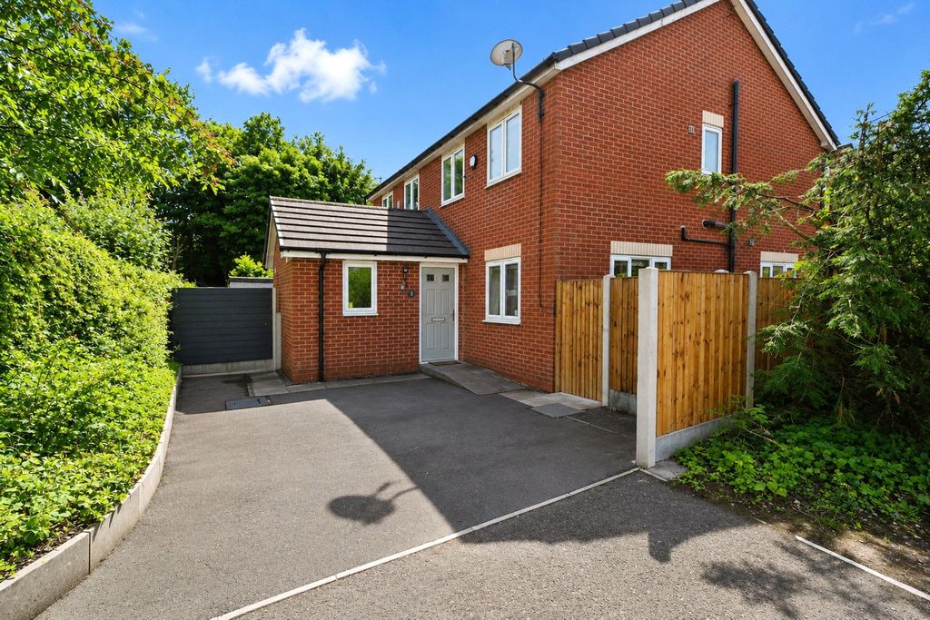 Property photo 1 of 17 External