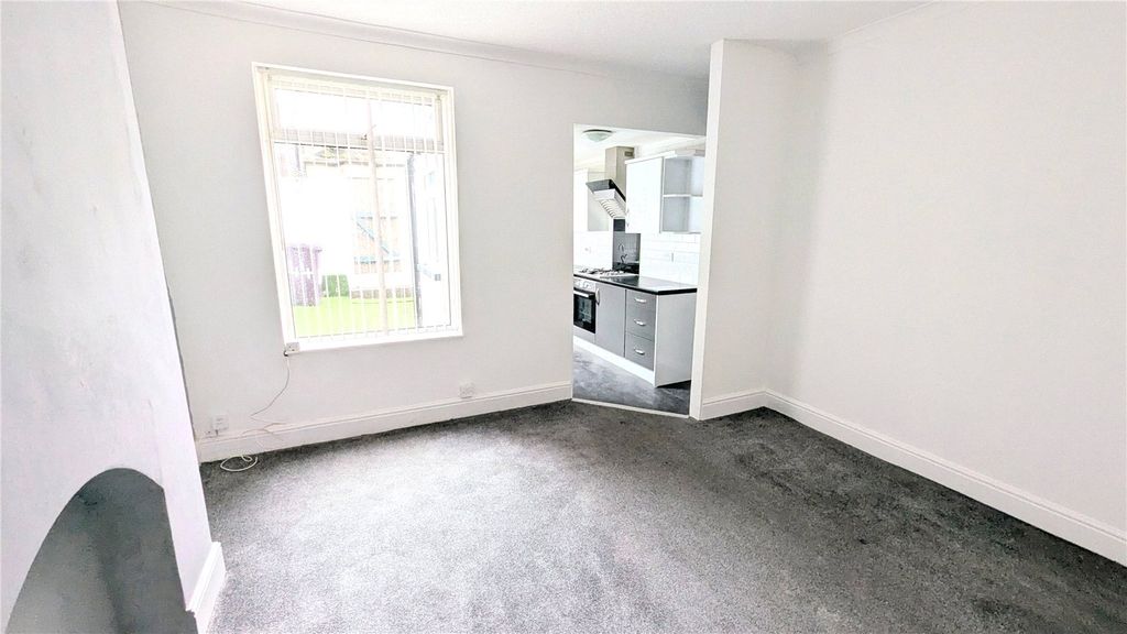 Property photo 2 of 8 Lounge