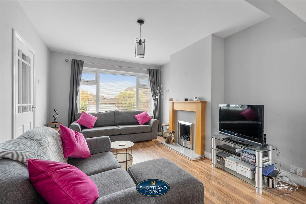 Property photo 3 of 25