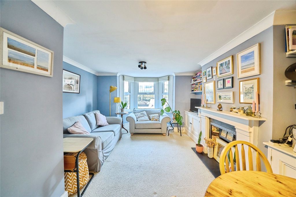 Property photo 3 of 16 Picture No. 12