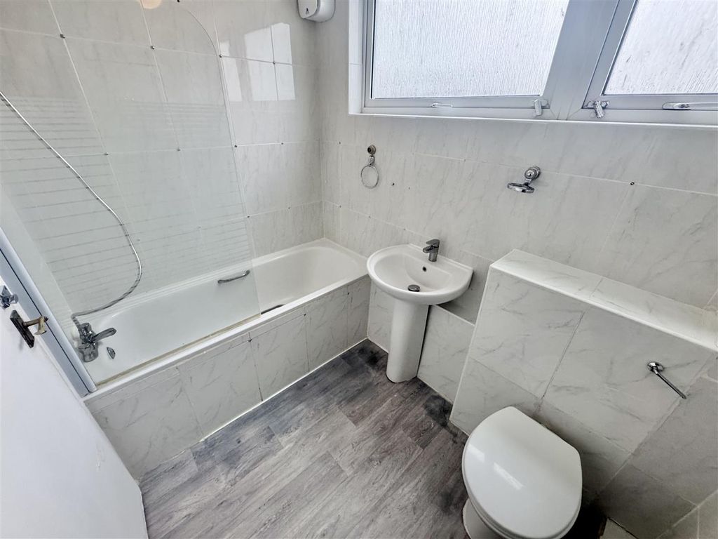 Property photo 3 of 8 Bathroom