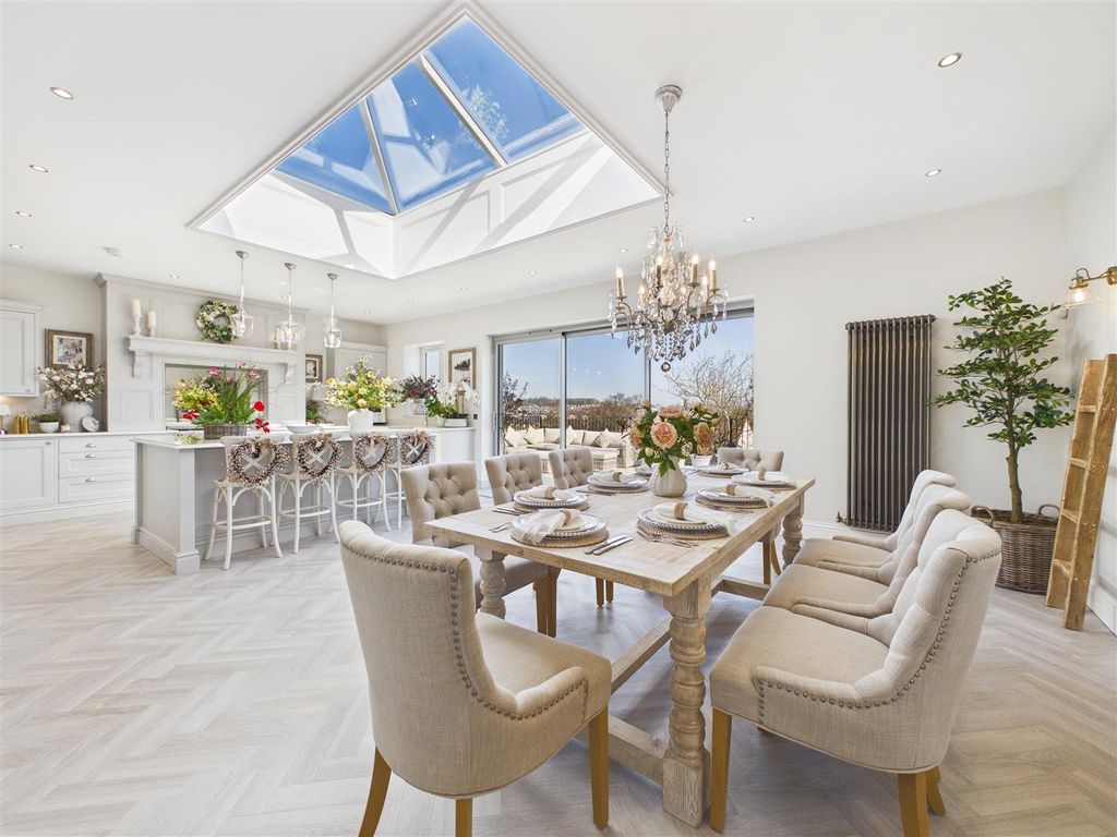 Property photo 2 of 37 Cam05476G0-Pr0144-Still019.Jpg