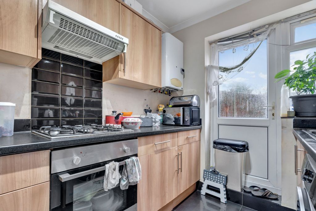 Property photo 3 of 8 Zcxwf-Gg