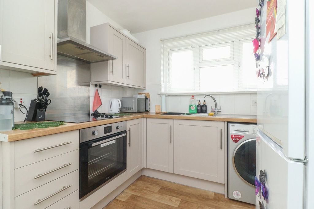 Property photo 2 of 8 Picture 2