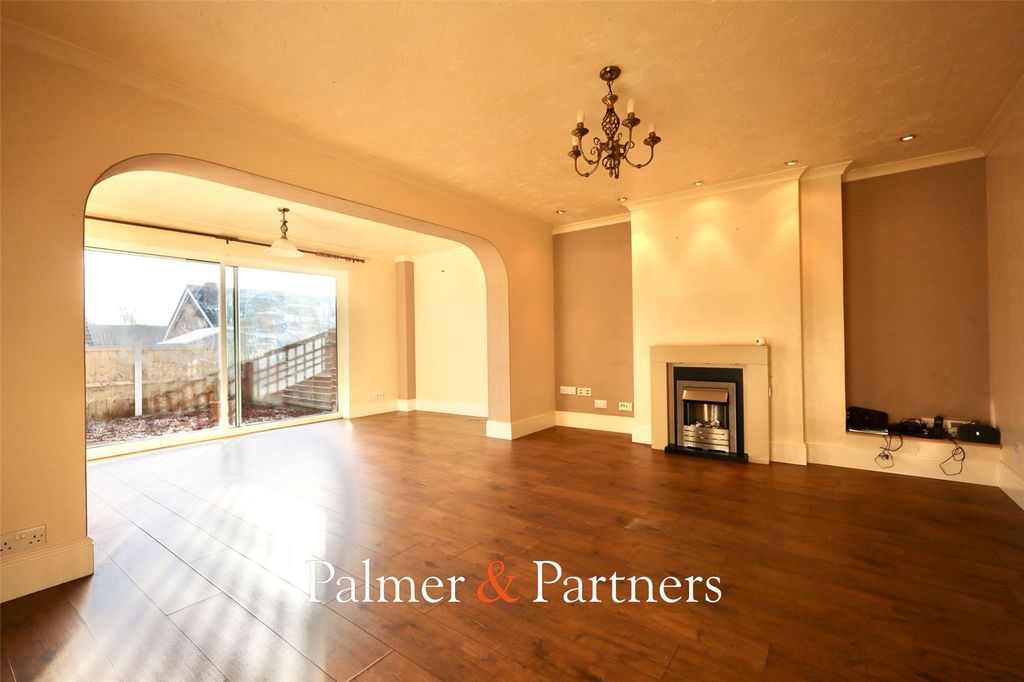 Property photo 2 of 12 Picture No. 02