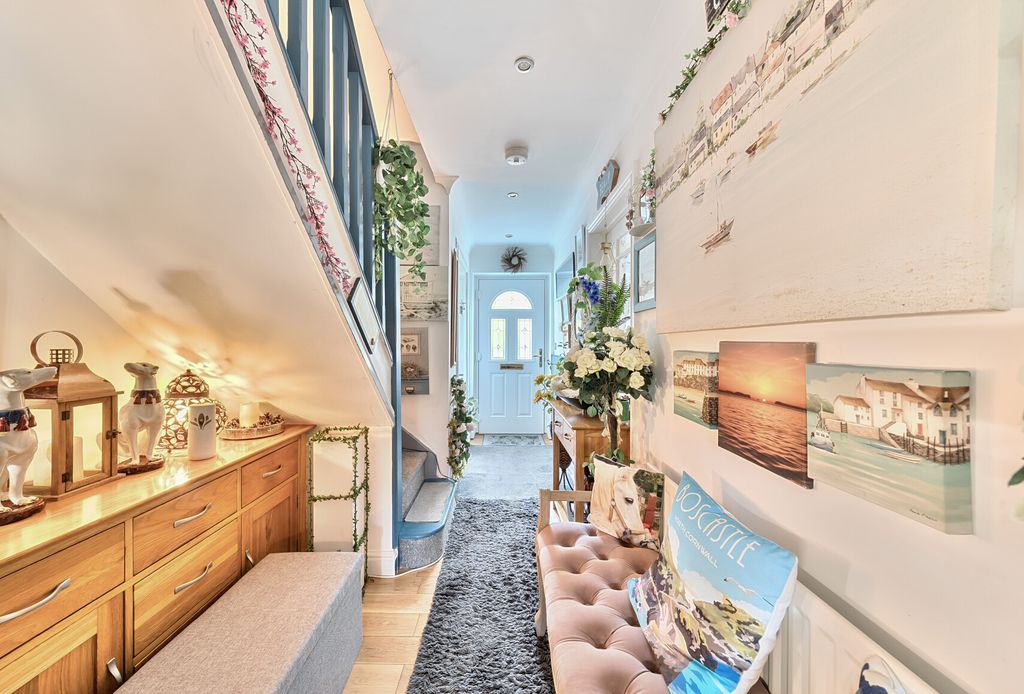 Property photo 3 of 18 7-681Cdb3311F9c-1...