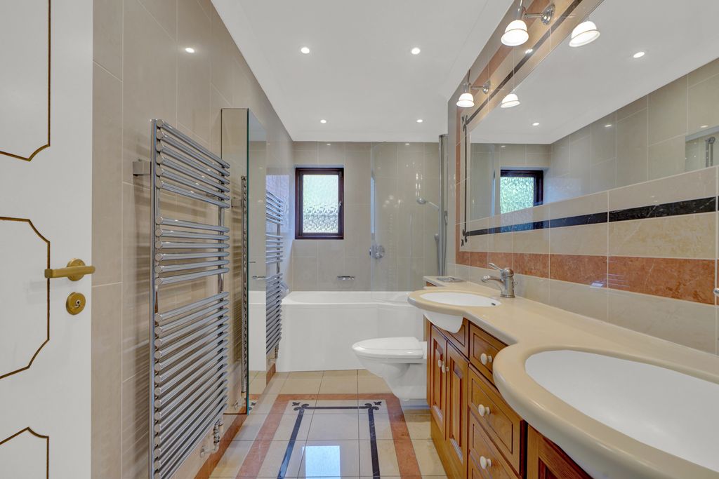 Property photo 2 of 18 2022 Bathroom