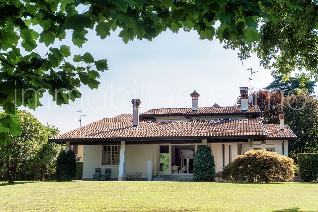 Property photo 2 of 56