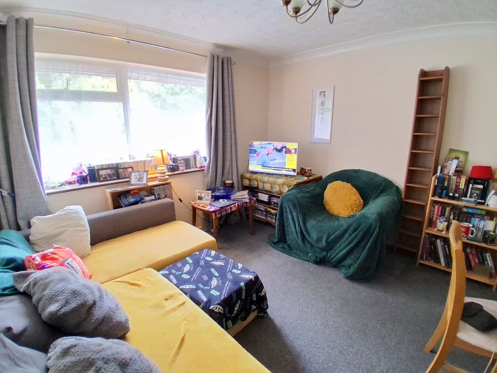 Property photo 2 of 6