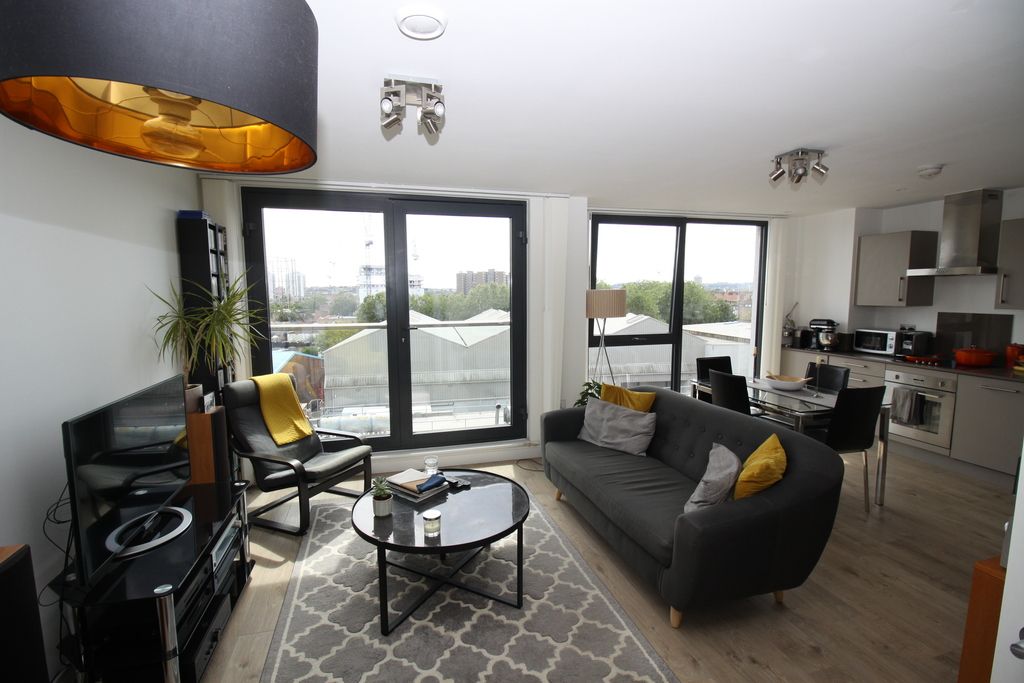 Property photo 1 of 17