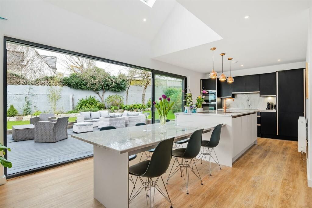 Property photo 2 of 24 5052992