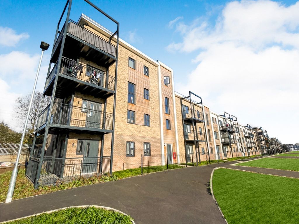 Property photo 1 of 11 3786051