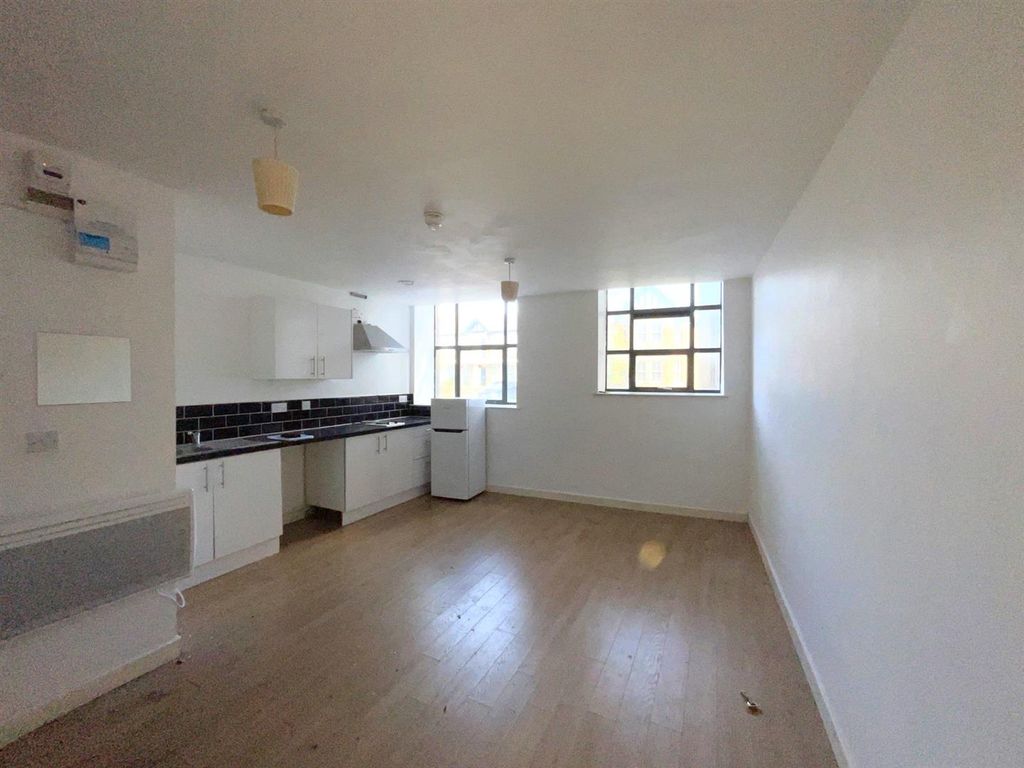 Property photo 1 of 4 Living Area