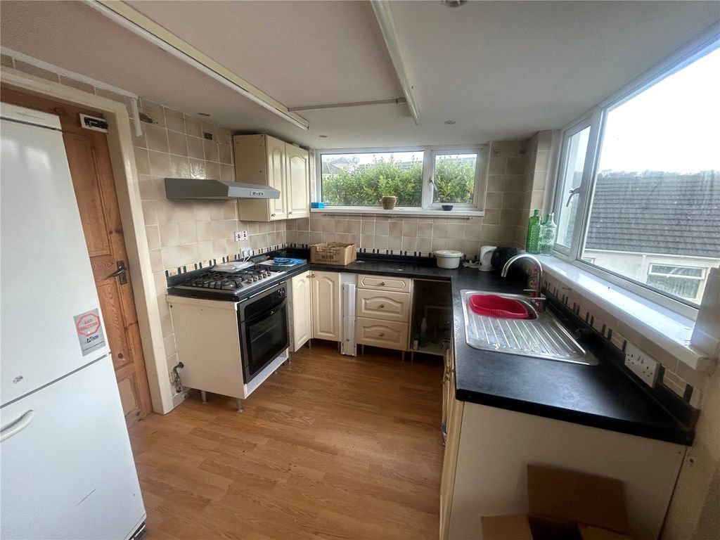 Property photo 2 of 12 Kitchen