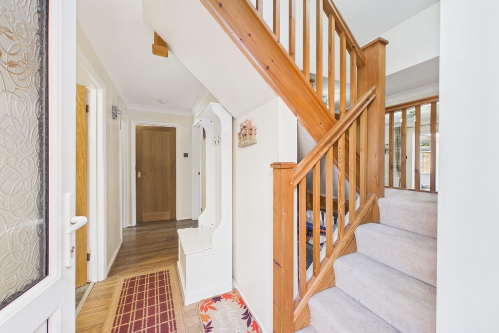 Property photo 2 of 18 Ewemove Spalding - Chaucers Way - Hallway