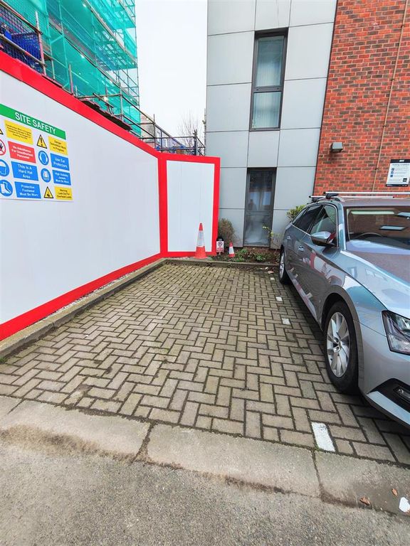 Property photo 1 of 2 Parking Bay 28