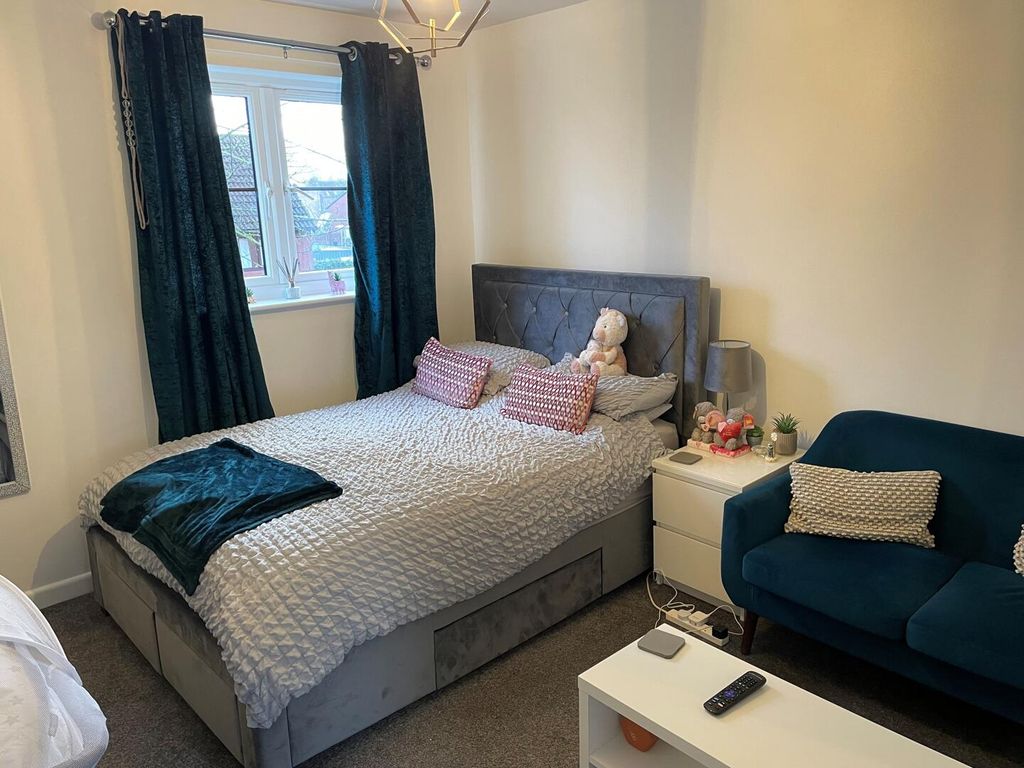 Property photo 3 of 6 Living/Bedroom