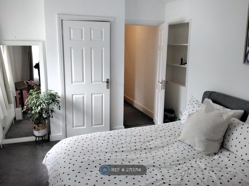 Property photo 3 of 6 Bedroom