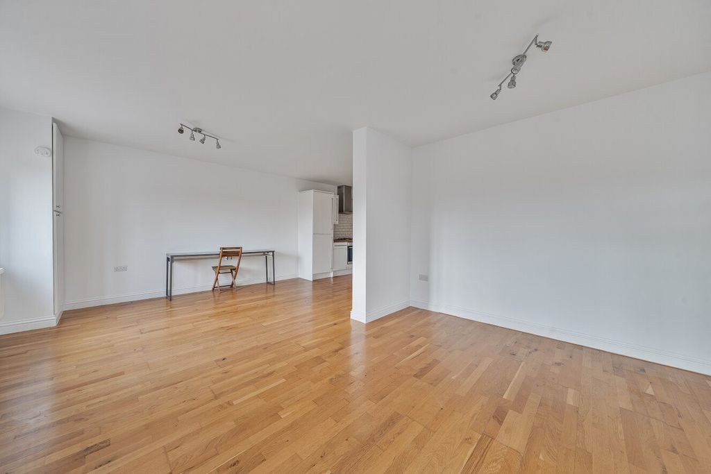 Property photo 2 of 20 Picture No. 14