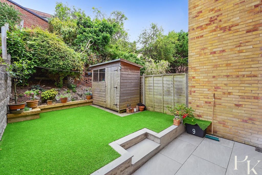 Property photo 2 of 25 9 Goldstone Lane Bn3 (27).Jpg