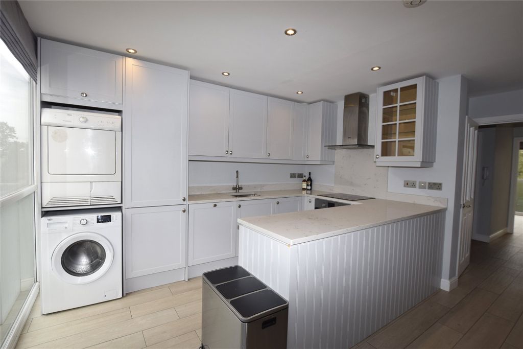 Property photo 2 of 8 Kitchen