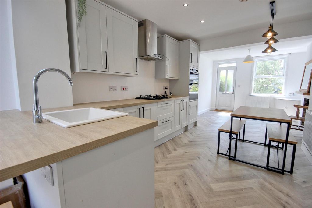 Property photo 3 of 20 Img_6647-Img_6649_Lzn.Jpg