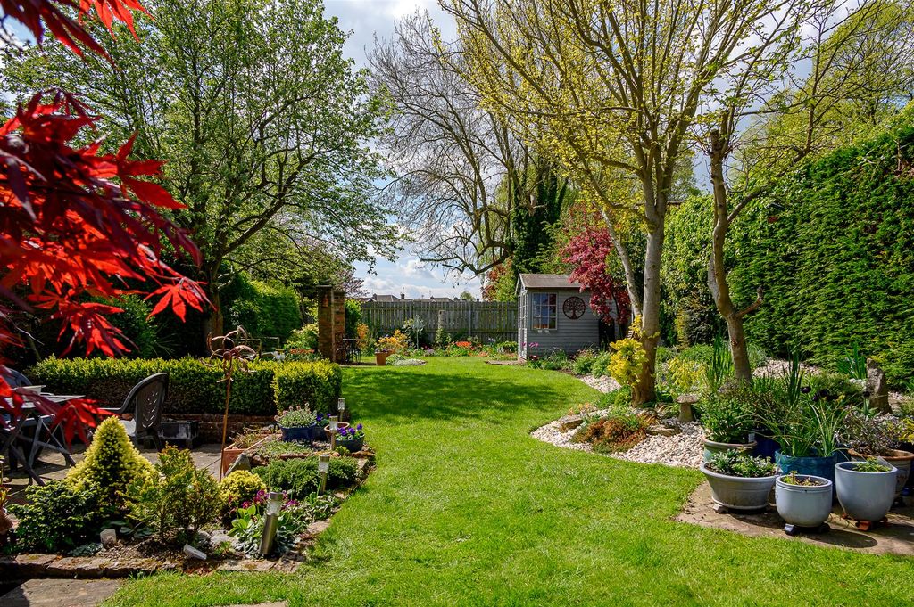 Property photo 2 of 32