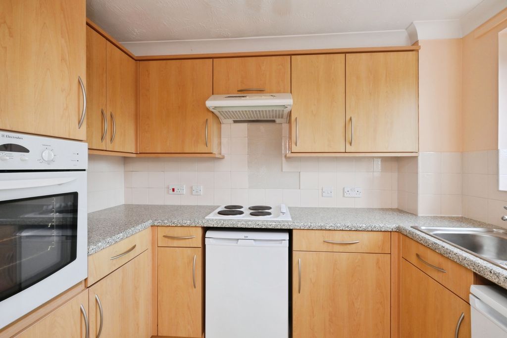 Property photo 2 of 12 Kitchen