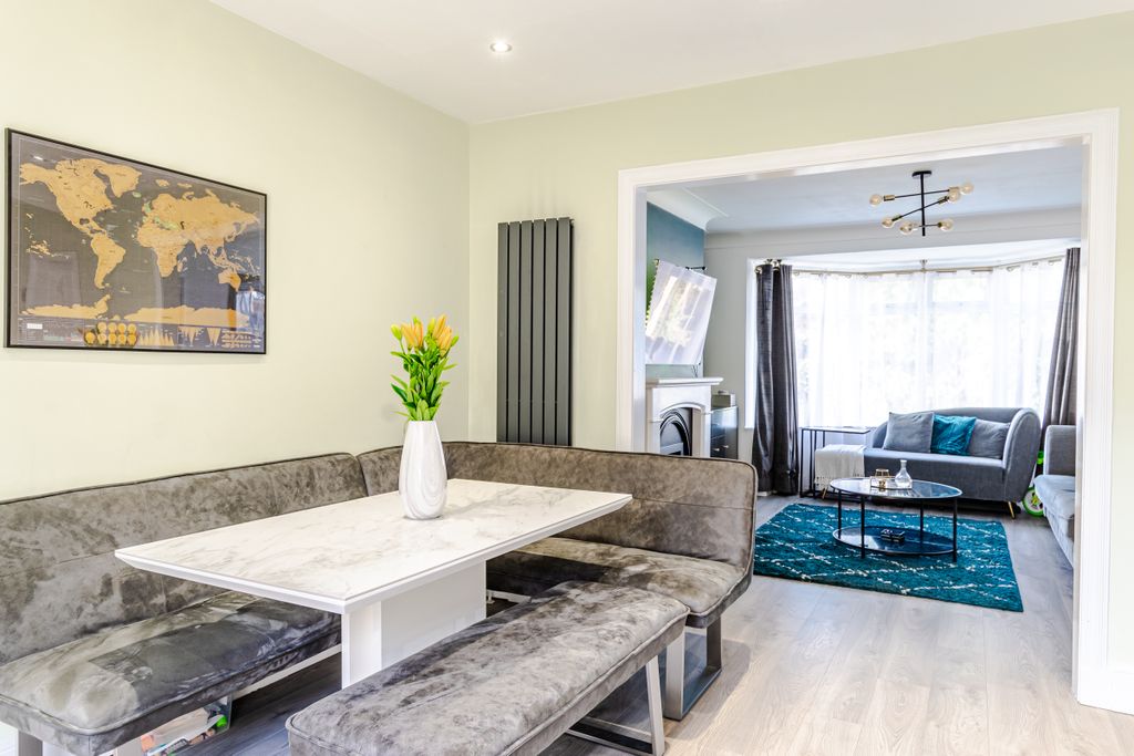 Property photo 3 of 23 Kitchen2