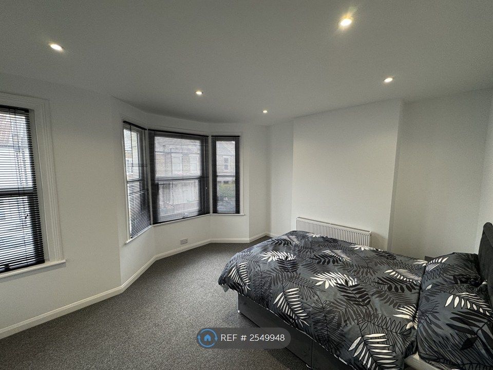 Property photo 1 of 18 Master Bedroom