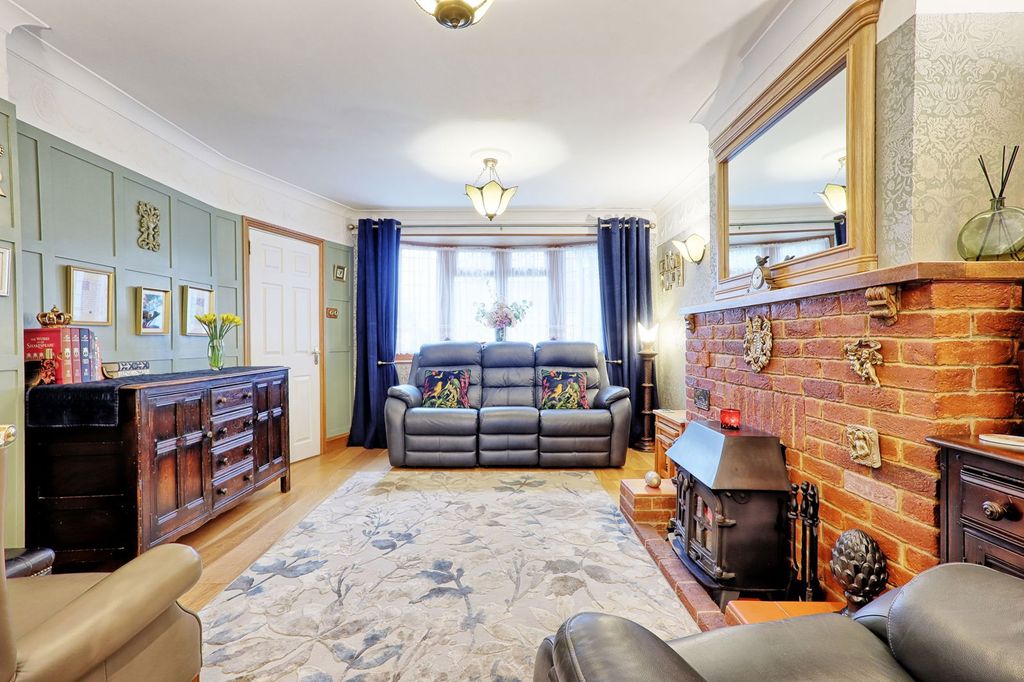 Property photo 3 of 36