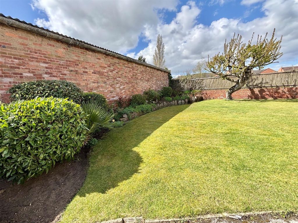 Property photo 3 of 28