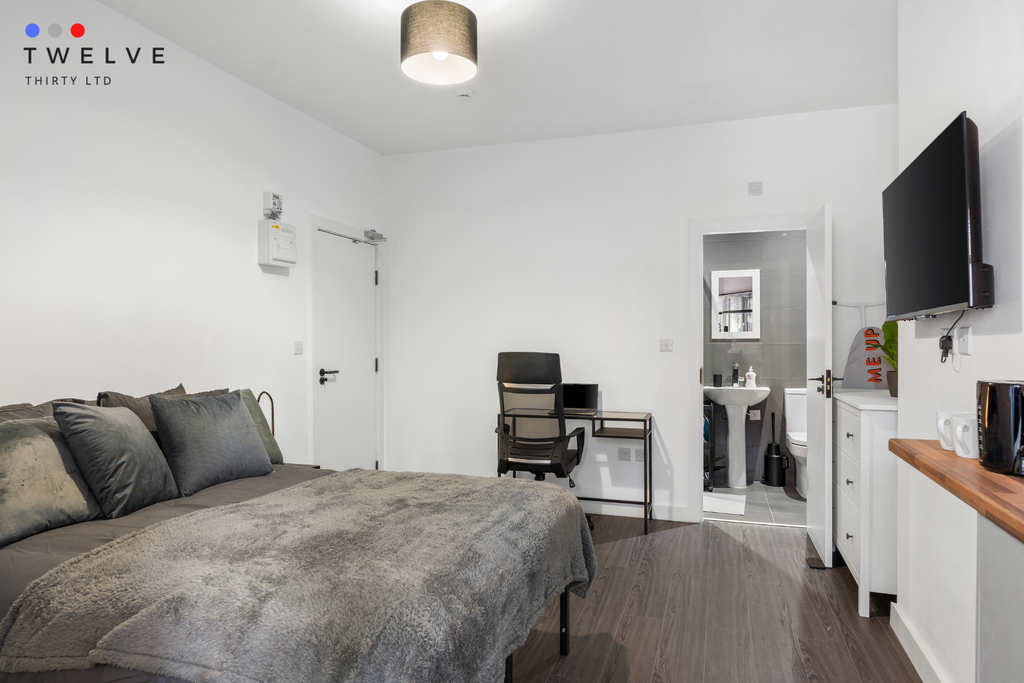 Property photo 1 of 15 Entire Studio