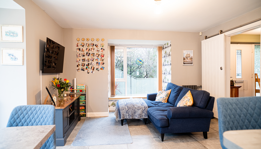 Property photo 2 of 26 Kitchen / Reception