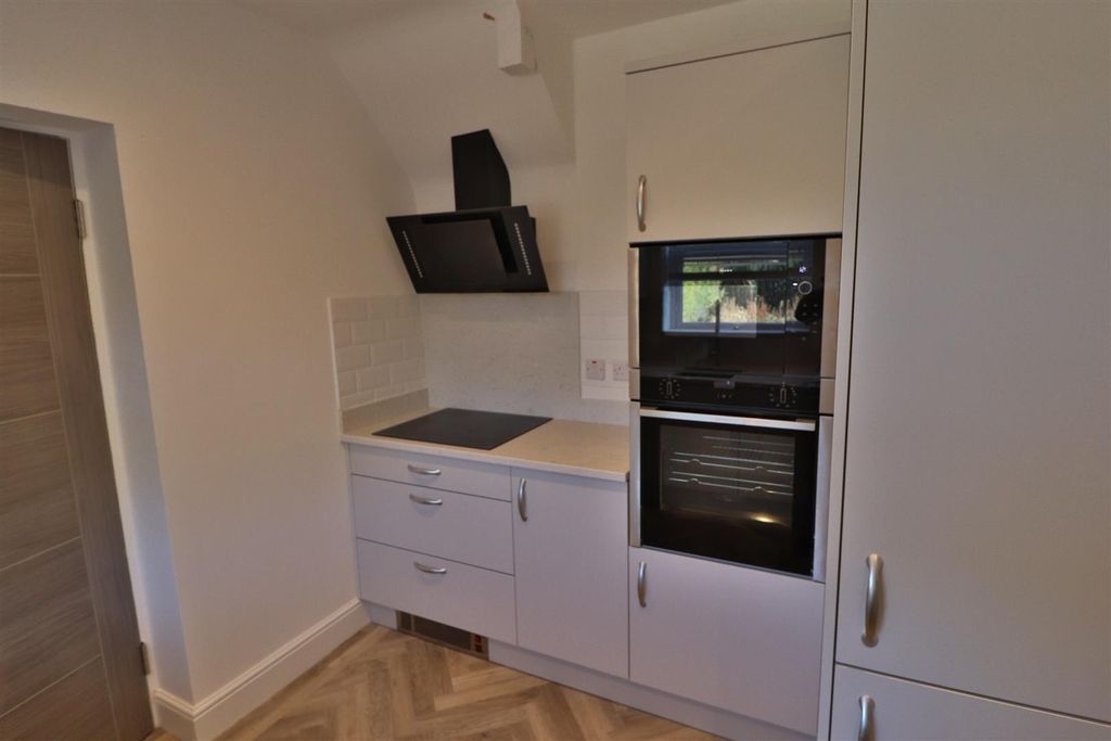 Property photo 3 of 12 Kitchen