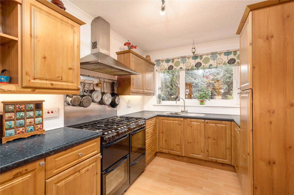 Property photo 3 of 30 Picture No. 12