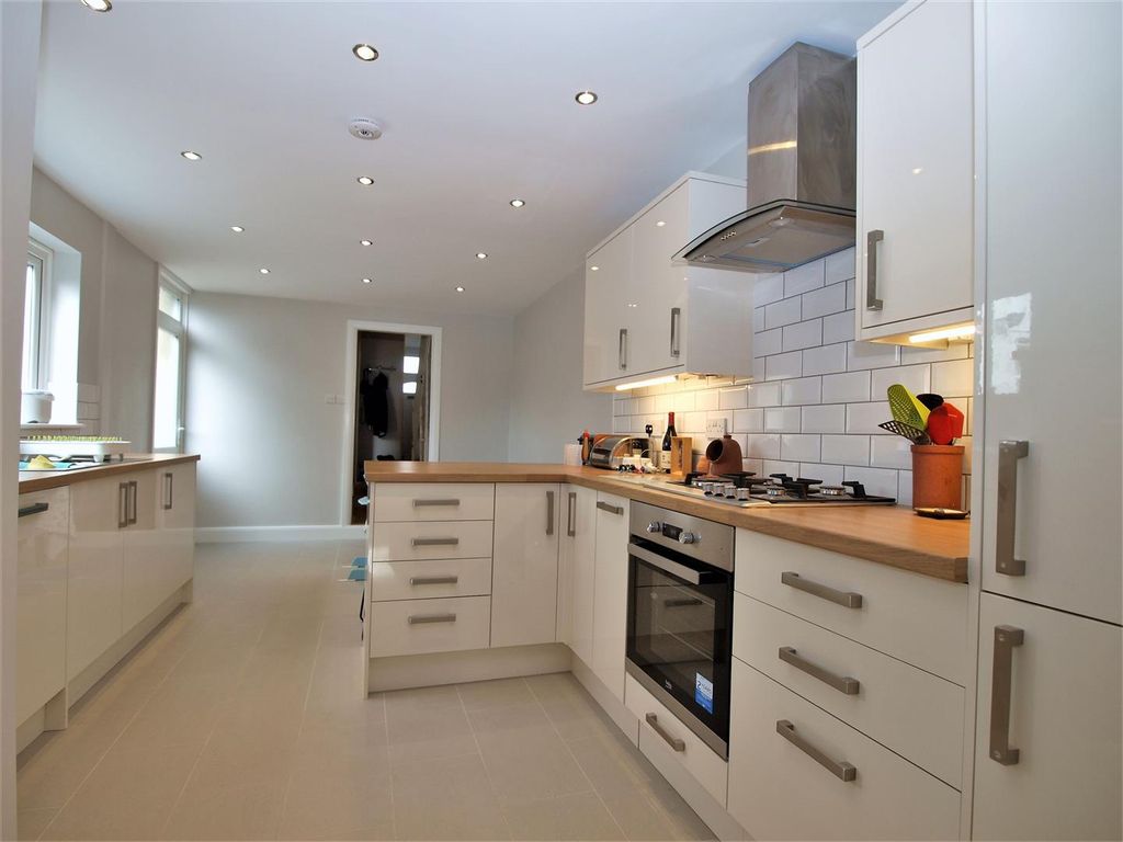 Property photo 2 of 10 Kitchen.02.Jpg