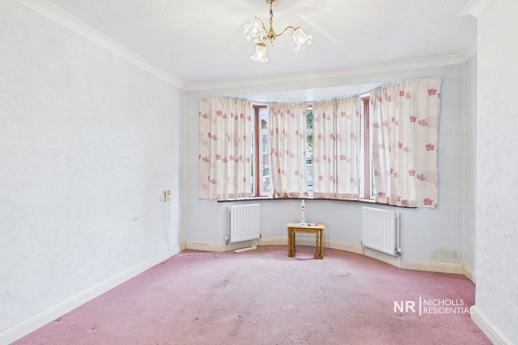 Property photo 3 of 14 Lounge