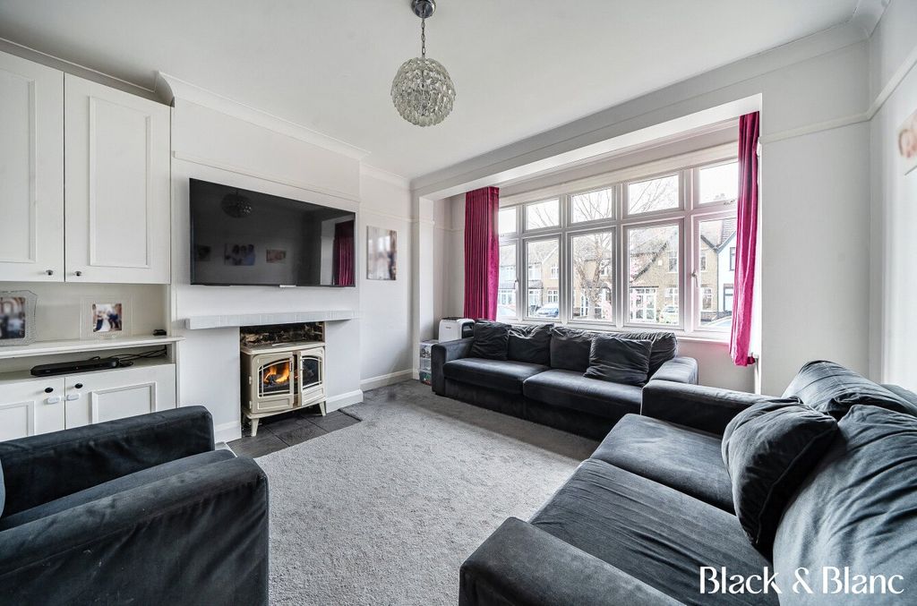 Property photo 2 of 19 Living Room